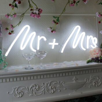Mr + Mrs  Led Neon