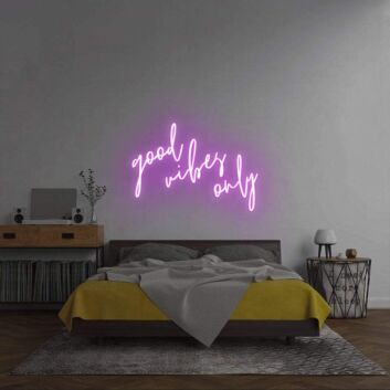 Good Vibes Only&#39; Neon Sign