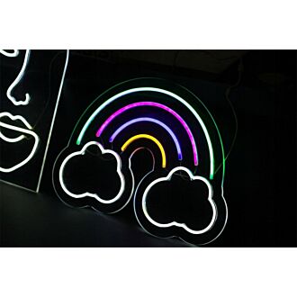 Hellen Sie jeden Raum auf: LED-Neonschild mit Regenbogen und Wolken für lebendige Wohnkultur, trendige Büroatmosphäre, einladenden Schaufenstercharme und lebhafte Partysettings.