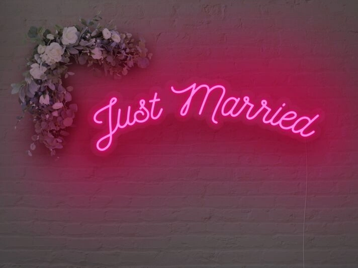 Just Married Arch Neon Sign