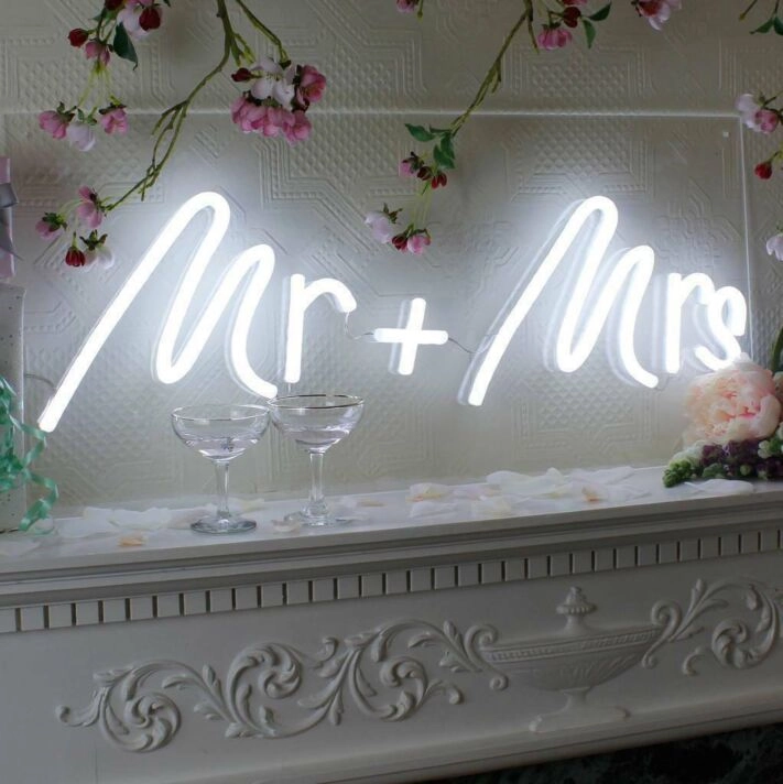 Mr + Mrs  Led Neon