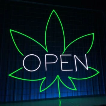 Weed Leaf Open Logo Led Neon Sign Smoking Machine Led Sign