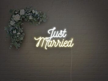Just Married V1 Neon Sign