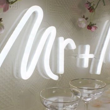 Mr + Mrs  Led Neon