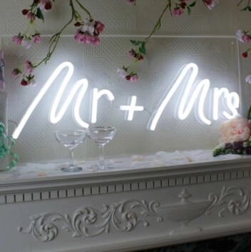 Mr + Mrs  Led Neon