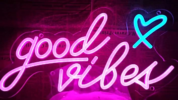 &#39;Good Vibes&#39; neon sign