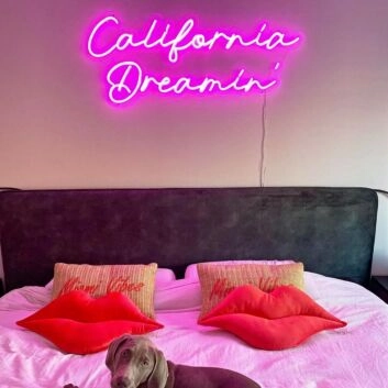 California Dreamin Neon Sign for Relaxing and Beach-Themed Decor