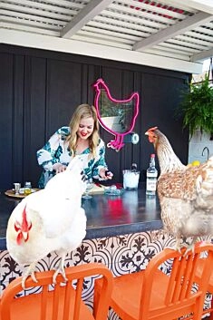 Chicken Neon Sign adds rustic charm to kitchen decor