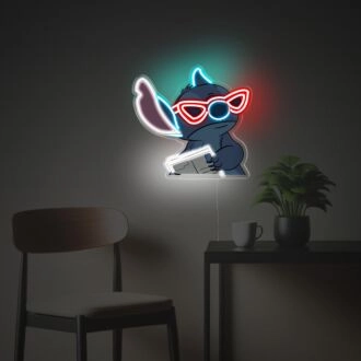 Bringen Sie Licht in Ihren Raum: Perfekt für Wohnkultur, Büroatmosphäre oder Nachtclub-Flair mit Stitch With Glasses LED-Neon-Acrylkunst.