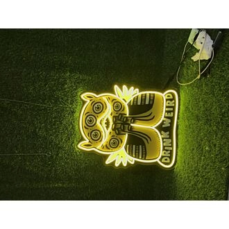 Verbessern Sie Ihre Bar, Ihr Büro oder die Party-Atmosphäre mit dem Drink Weird UV Print LED Neon Schild.