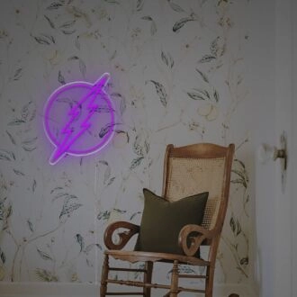 Beleuchten Sie Ihre Bar, Ihren Gaming-Bereich oder Ihren Comicbuchladen mit dem LED-Neonschild des Flash-Logos.