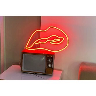 'Bite the Lips' neon sign