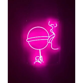 Neonschild „Mädchen leckt Lollipop“ für verspielte und mutige Räume.