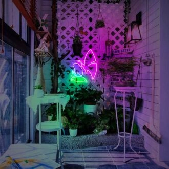 Schmetterlingsblumen-Neonschild für fantasievolle und naturinspirierte Räume.