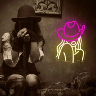 Frau mit tiefrosa Hut Neonschild Modestatement