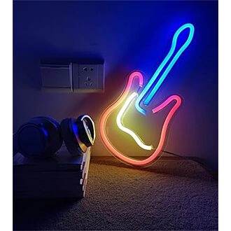 Peppen Sie Ihr Musikzimmer, Ihre Bar oder Ihre nächste Veranstaltung mit dem auffälligen Gitarren-LED-Neonschild auf.