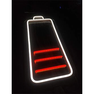 Beleben Sie die Atmosphäre in Ihrem Büro, Spielzimmer oder Ihrer Bar mit dem Mini Low Battery LED-Neonschild.