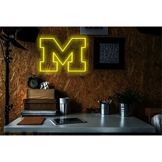 Verschönern Sie Spieltage und Sportbars mit Michigan Block M Logo LED-Neonschild.