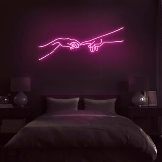 Hand Gottes inspiriert Ehrfurcht mit mystischer Neonkunst