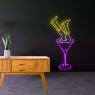 Beschwipst im Weinglas Neonzeichen