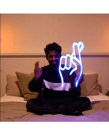 Fingers crossed neon sign